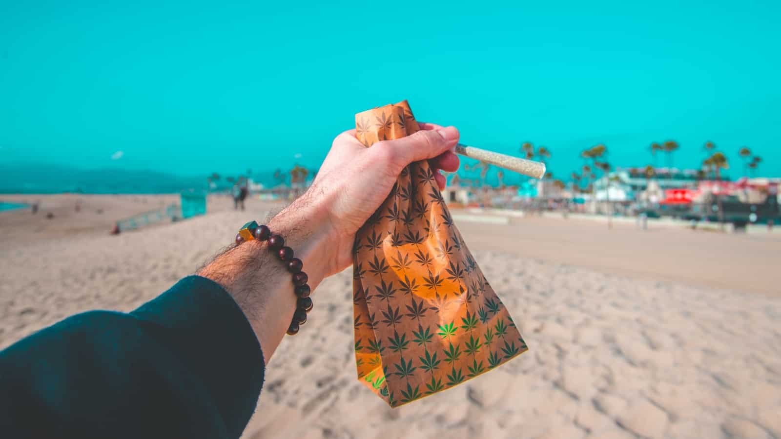 Beachgoing in California, Cannabis etiquette, California cannabis laws, best cannabis products for the beach, responsible cannabis consumption, cannabis on the beach